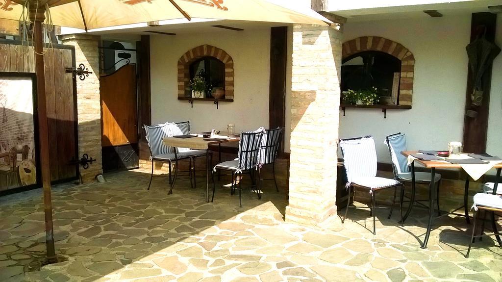 Penzion A Restauracia Toldi غالنتا المظهر الخارجي الصورة